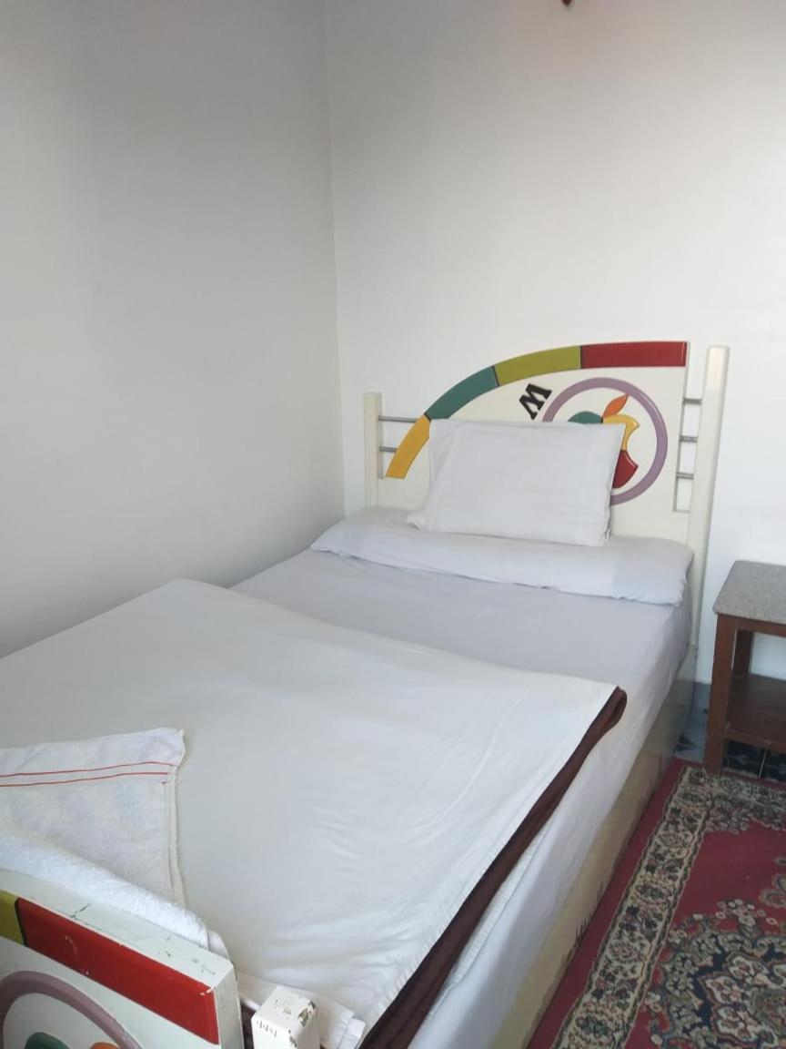 One Love Guesthouse & Restaurant الأقصر المظهر الخارجي الصورة