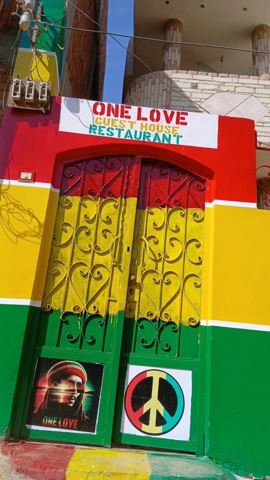 One Love Guesthouse & Restaurant الأقصر المظهر الخارجي الصورة