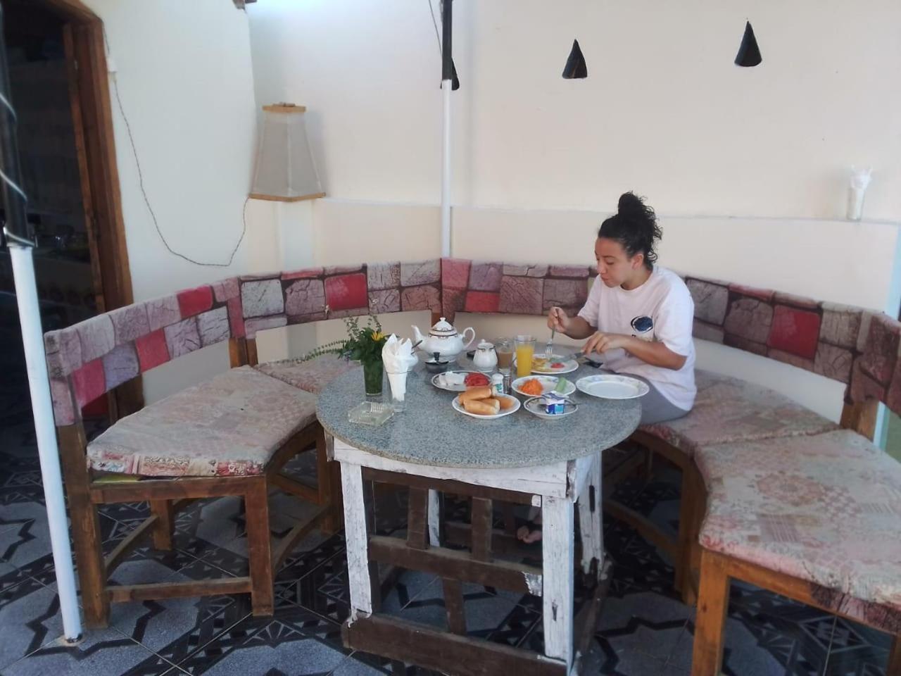 One Love Guesthouse & Restaurant الأقصر المظهر الخارجي الصورة